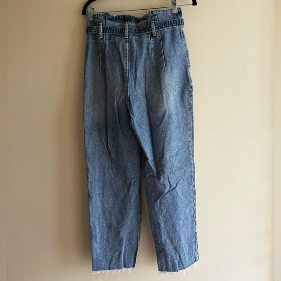 Abercrombie & Fitch A&F Ultra High Rise Paperbag Raw Hem Mom Jeans - Picture 8 of 10